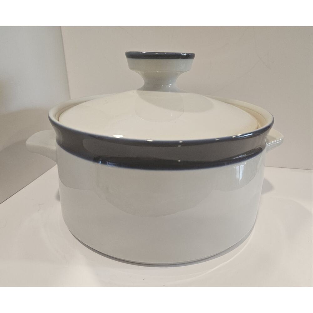 Noritake Fjord 2.25 Qt Round Covered Casserole Blue White Primastone Small Chip